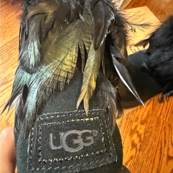 Women’s Black Feather Trim Winter Boots - Picture 5 of 7